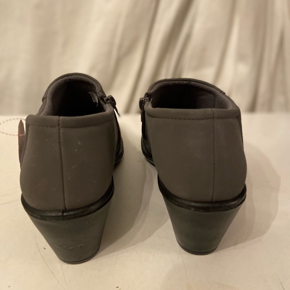 East Streets gray ankle booties size 8.5W NWT - Picture 3 of 7